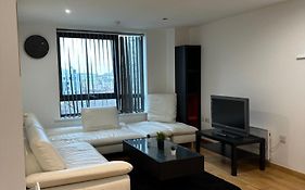 City Centre 2 Bed Room 2 Bath Room Apartment With En-Suite